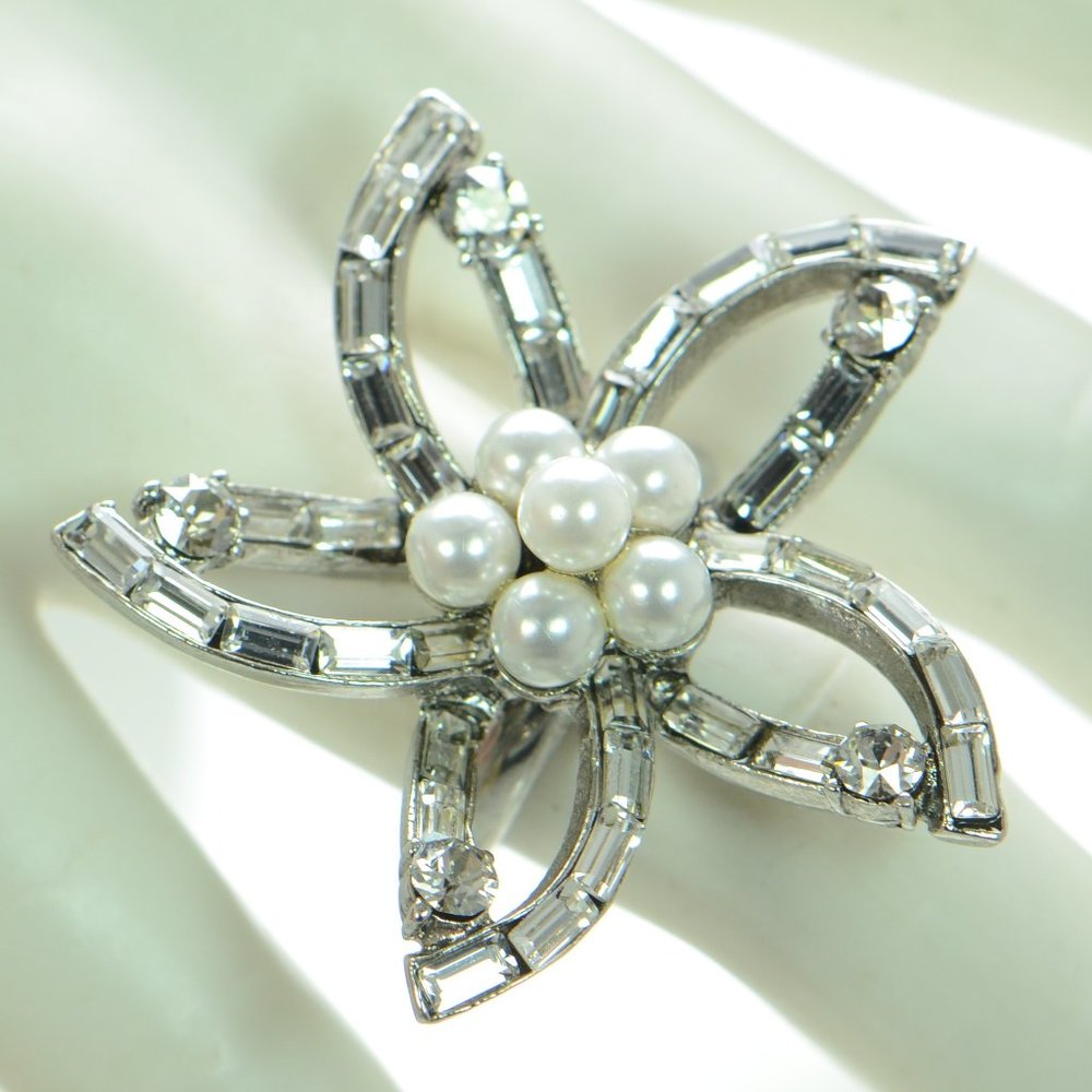 Oscar De La Renta Crystal & Pearl Ring